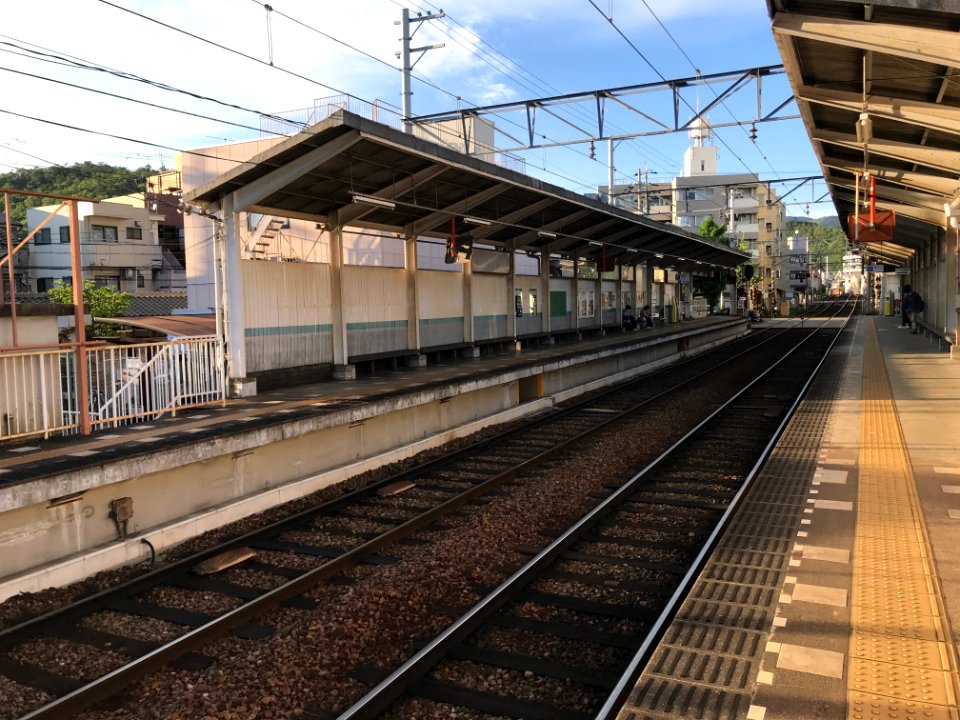 Shugakuin station Yase bound platform viewing from southeast 20200507