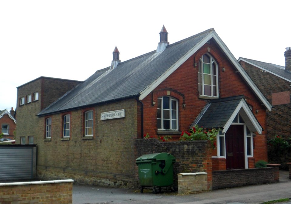 Shrewsbury Chapel, Shrewsbury Road, Redhill (June 2013) (2)