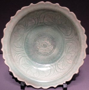 Si Satchanalai ware shallow bowl, 15th century, Tokyo National Museum