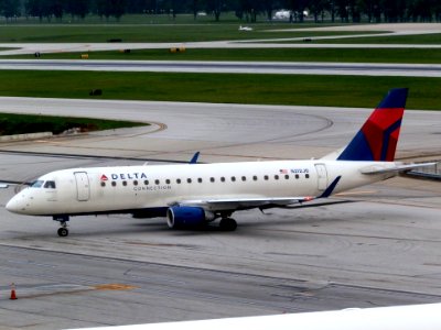 Shuttle America E-175 N212JQ KCMH
