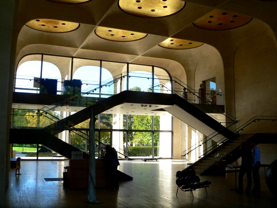Sheldon Gallery (Lincoln, NE) interior 1
