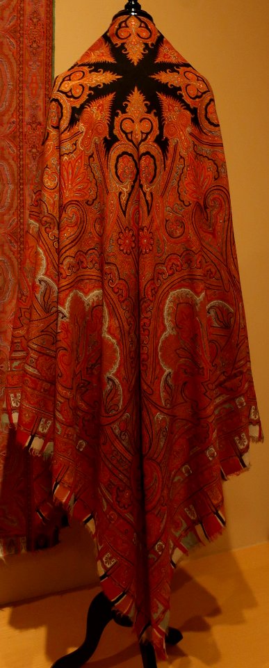 Shawl from Paisley, Scotland, c. 1850-1875, Honolulu Museum of Art 837.1