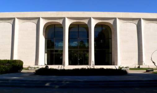Sheldon Gallery (Lincoln, NE) center from W 1