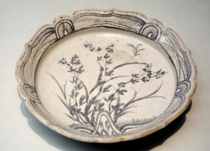 Shallow Bowl, Mino ware, Shino type, Azuchi-Momoyama to Edo period, 16th-17th century, bush clover design - Tokyo National Museum - DSC05857