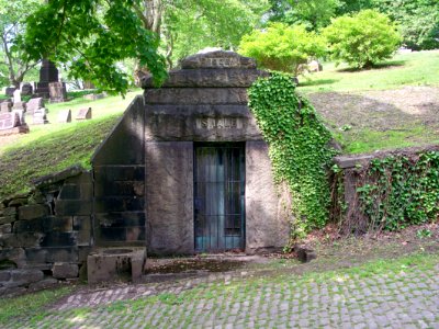 Shale Mausoleum, McKeesport and Versailles Cemetery, 2015-05-25, 02