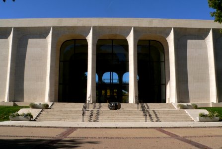 Sheldon Gallery (Lincoln, NE) center from E 1