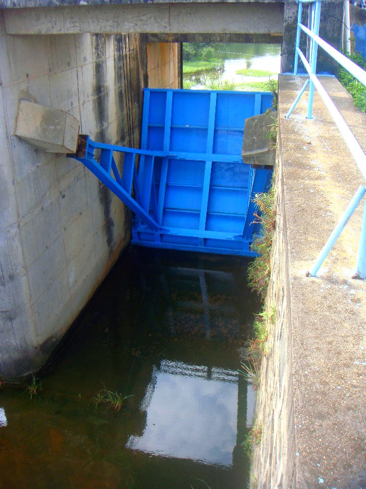 Shapo Reservoir dam doors - 3