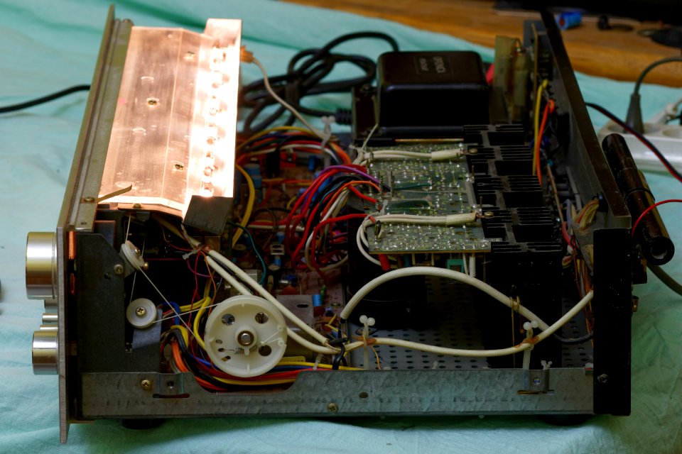 Sharp Optonica SA-2121H receiver on the bench 03