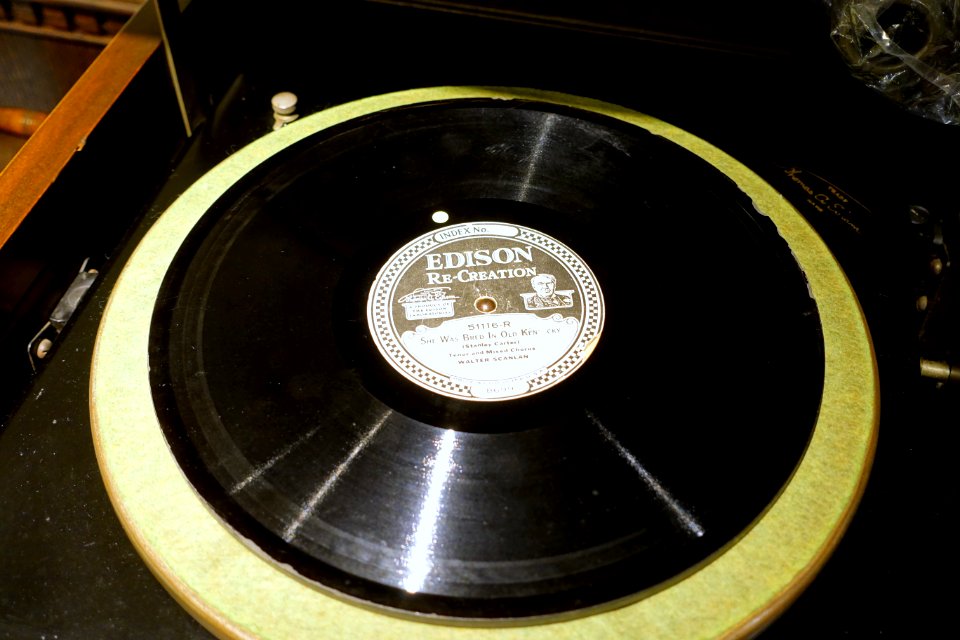 She Was Bred in Old Kentucky, Stanley Carter, Tenor and Mixed Chorus, Walter Scanlan, Edison Re-Creation, 51116-R, undated - Kanazawa Phonograph Museum - Kanazawa, Japan - DSC01004