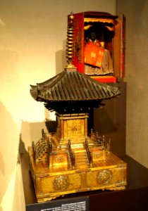 Sharito (reliquary container), signed Sharito-shi Miyajima Hanshiro Fujiwara Masatsugu, Japan, Edo period, 1689 AD, wood, bronze, lacquer, gold - The Ann and Gabriel Barbier-Mueller Museum - DSC05603