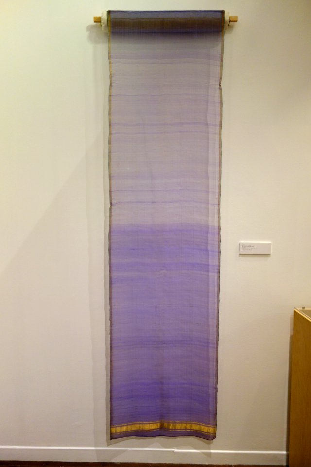 Shawl, Varanasi, Uttar Pradesh, India, 20th century, silk, gold thread - Textile Museum of Canada - DSC00951