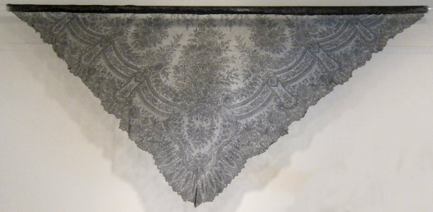Shawl from France, mid-19th century, Honolulu Museum of Art, 776