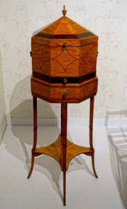 Sewing box on stand, England, 1780-1800, pine veneered with satinwood, rosewood, holly, boxwood, ivory, gilt metal, silk velvet lining - Montreal Museum of Fine Arts - Montreal, Canada - DSC09459