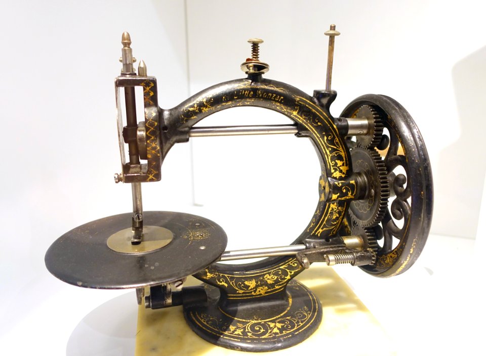 Sewing machine, Wanzer, early 1870s, TM11553 - Tekniska museet - Stockholm, Sweden - DSC01622