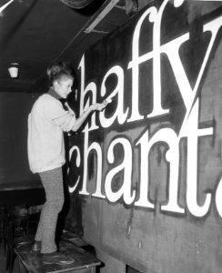 Shaffy Chantant is verhuisd naar het Rembrandttheater, Loes Hamel bezig met de v, Bestanddeelnr 917-4169