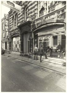 Sex bioscoop met Filmshop Internationaal aan de Lange Veerstraat 23. NL-HlmNHA 54015458