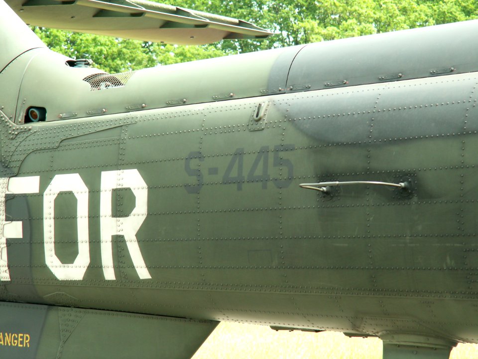 SFOR S-445, AS532U2 Cougar of 300 Squadron, Royal Netherlands Air Force pic2