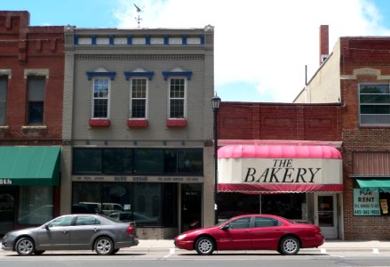 Seward, Nebraska W side 100s block S 6th 4