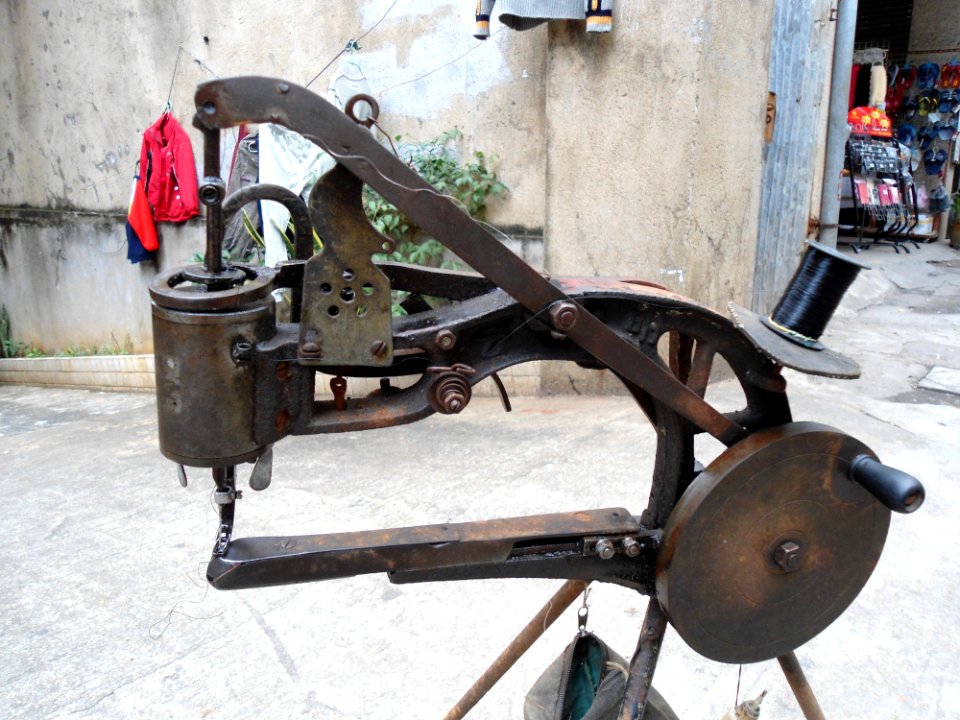 Sewing machine for shoes 01