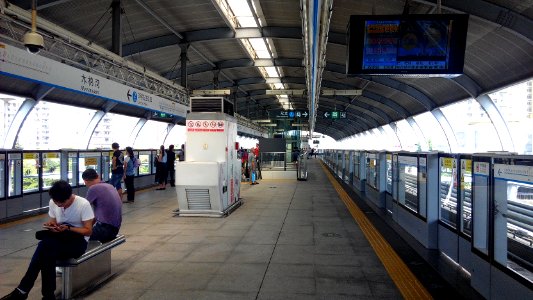 Shenzhen Metro Line 3 Mumianwan Sta Platform photo
