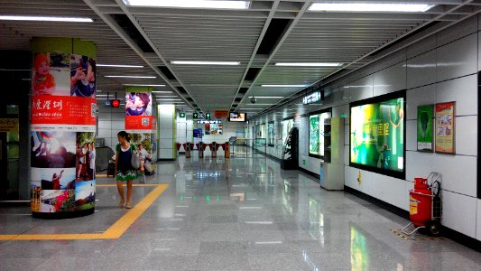 Shenzhen Metro Line 3 Lianhuacun Sta Concourse
