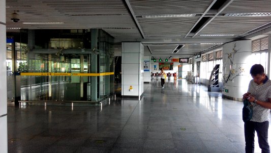Shenzhen Metro Line 3 Yonghu Sta Concourse