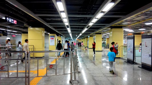 Shenzhen Metro Line 9 Shangmeilin Sta Concourse photo