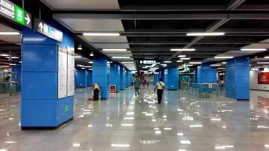 Shenzhen Metro Line 7 Xili Sta Concourse photo