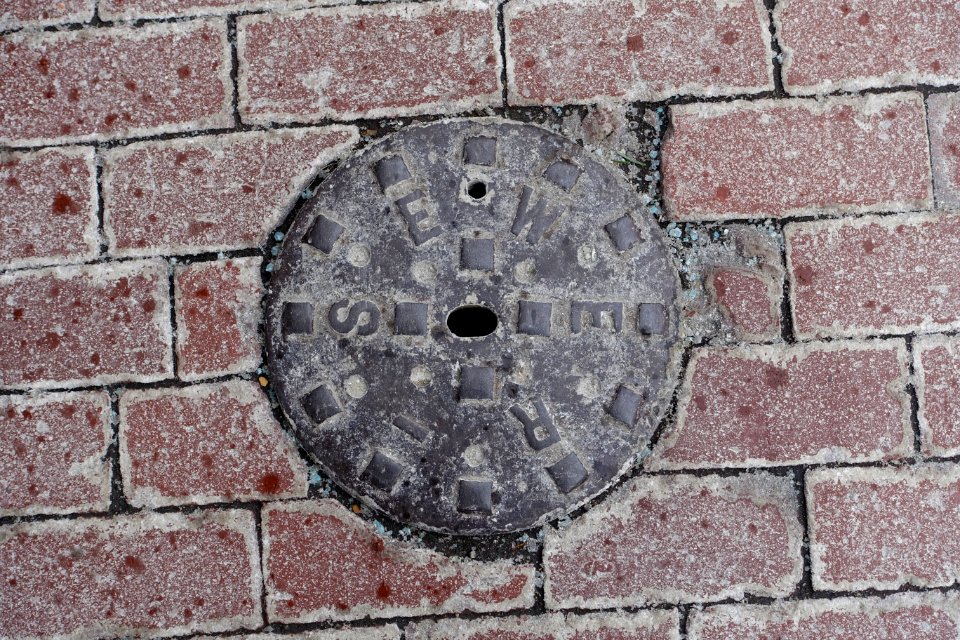 SEWER - streethole cover - Cambridge, MA - DSC02847