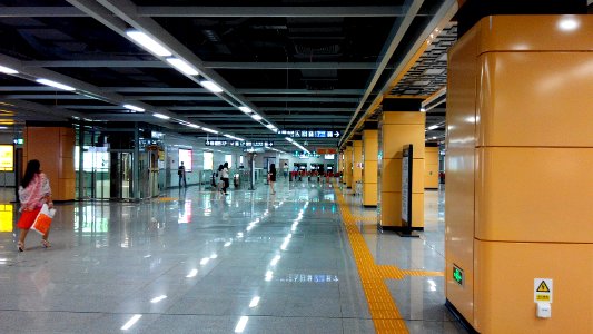 Shenzhen Metro Line 7&9 Hongling N Sta Concourse photo