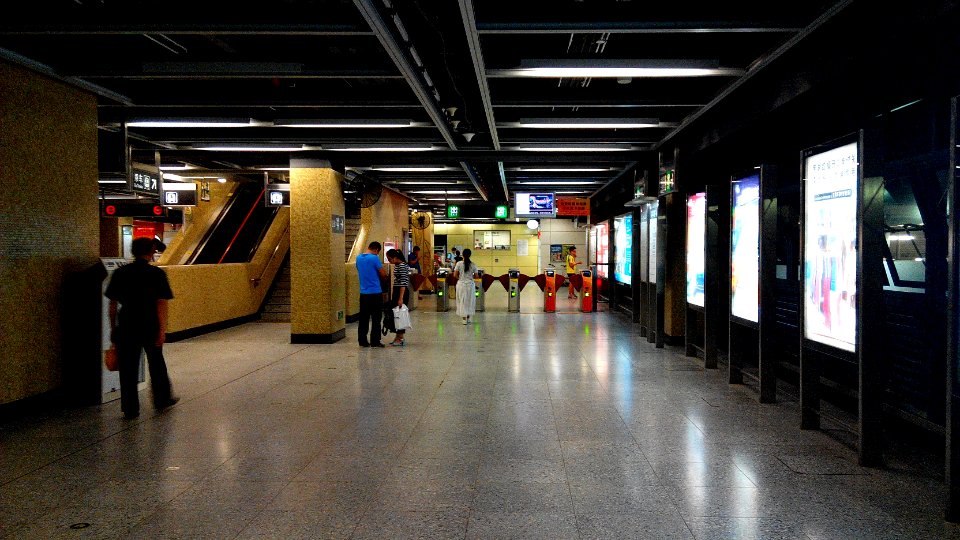Shenzhen Metro Line 4 Baishilong Sta Concourse