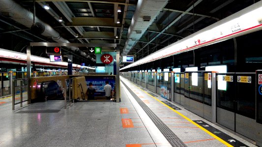 Shenzhen Metro Line 4 Baishilong Sta Platform photo