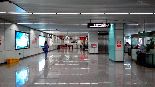 Shenzhen Metro Line 5 Baohua Sta Concourse photo