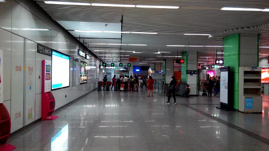Shenzhen Metro Line 5 Fanshen Sta Concourse photo