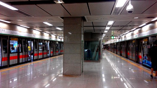 Shenzhen Metro Line 1 Xiangmihu Sta Platform photo