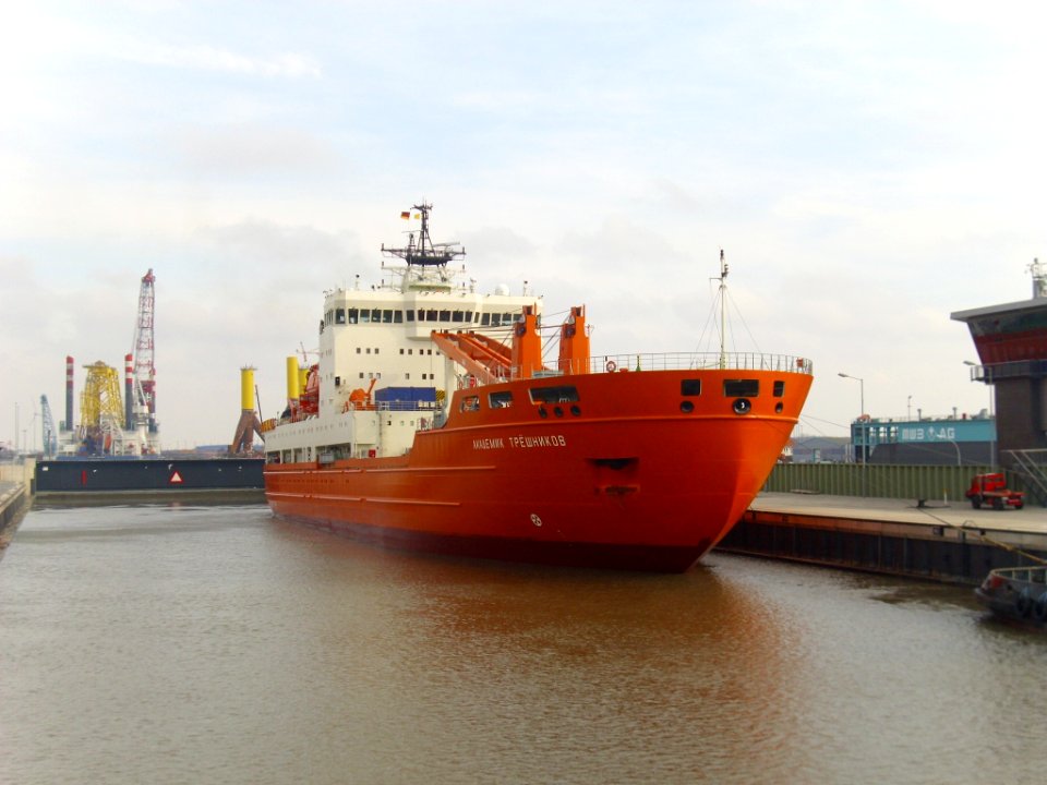 Ship Akademik Tryoshnikov (1)