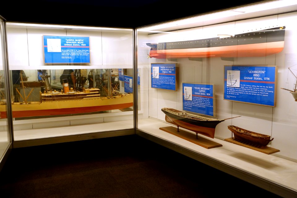 Ship models - Museum of Science and Industry (Chicago) - DSC06837