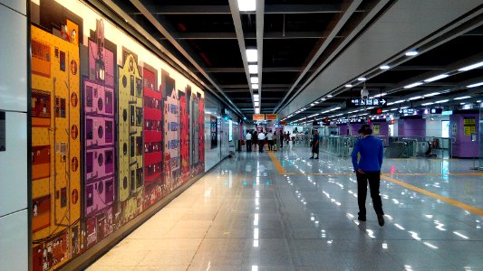 Shenzhen Metro Line 9 Xiangxicun Sta Concourse photo