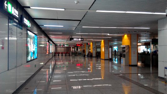 Shenzhen Metro Line 5 Linhai Sta Concourse photo