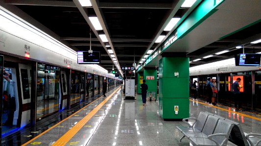 Shenzhen Metro Line 9 Meicun Sta Platform