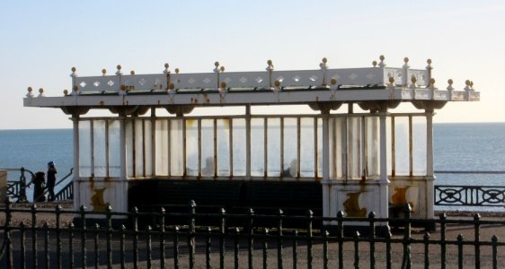 Shelter at King's Esplanade (near Waterloo Street), Hove (NHLE Code 1187563) (January 2017)