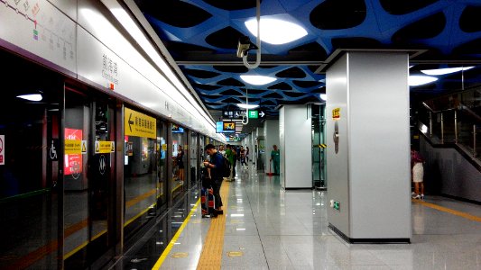 Shenzhen Metro Line 11 Qianhaiwan Sta Platform 5 photo