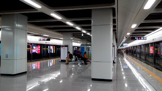Shenzhen Metro Line 11 Houhai Sta Platform photo