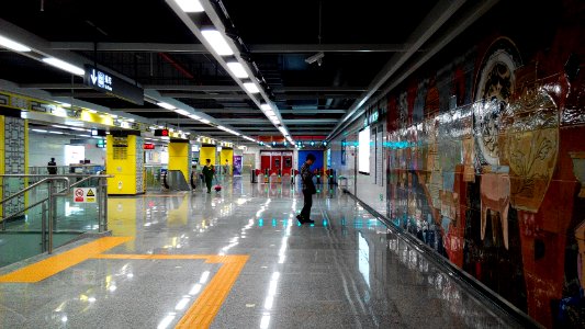 Shenzhen Metro Line 9 Maling Sta Concourse photo
