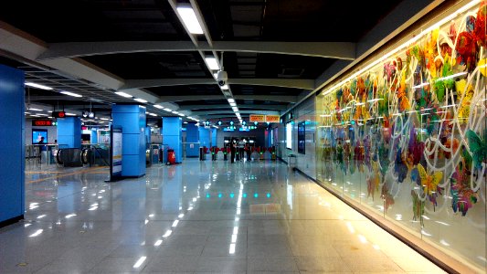 Shenzhen Metro Line 9 Hongling S Sta Concourse photo
