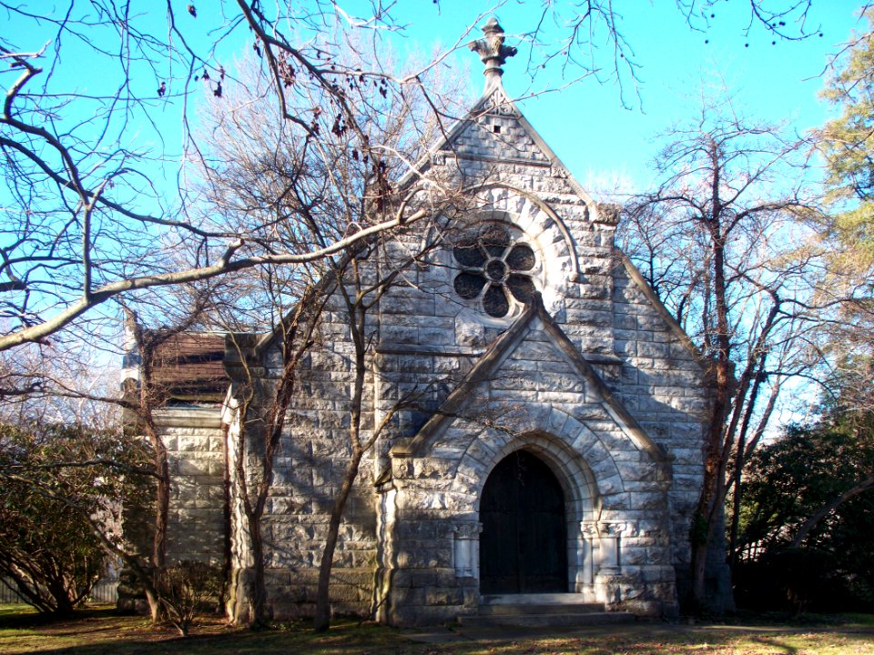 Shields Mausoleum, Edgeworth, 2014-12-26, 01