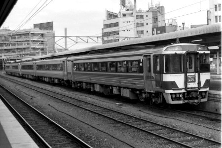 Shiokaze limited express at Takamatsu 19880315