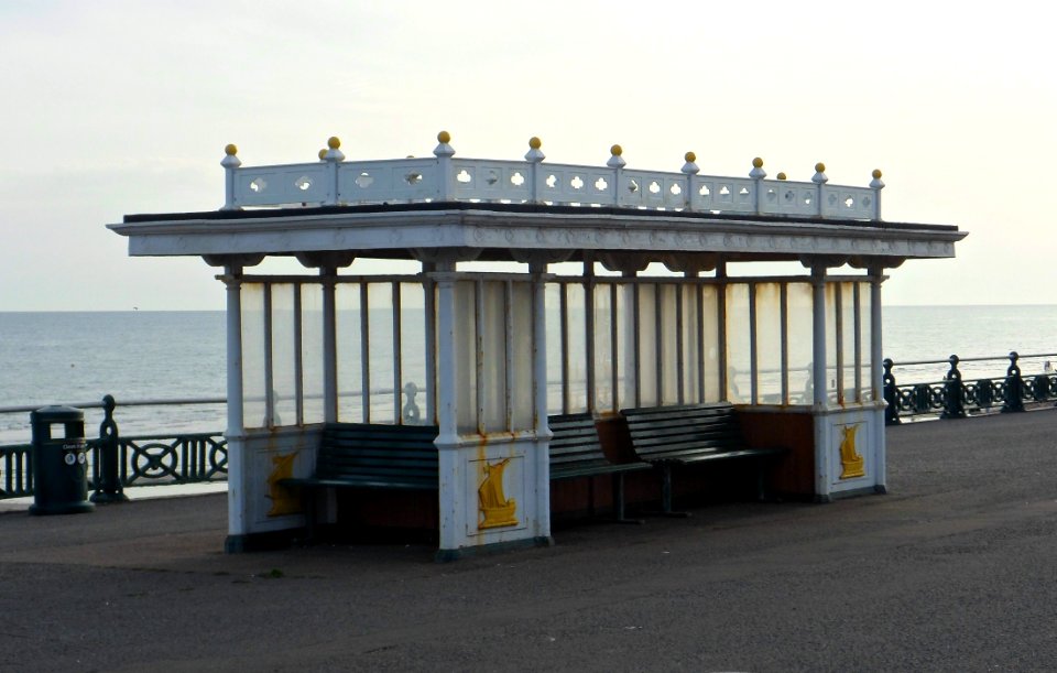 Shelter at Western Esplanade, Hove (south of Hove Lagoon) (NHLE Code 1187598) (August 2013) (2)