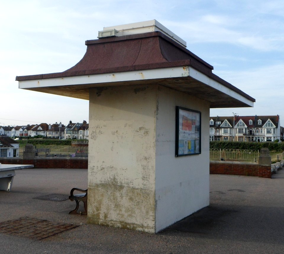 Shelter at Western Esplanade, Hove (August 2013)