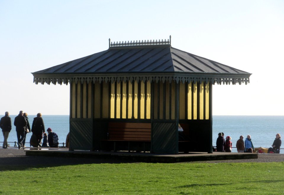 Shelter at King's Esplanade, Hove (January 2017)
